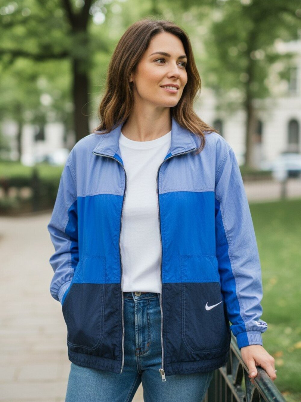 Nike Womens Large Blue Stripe Zip Front Pockets Lightweight Windbreaker Jacket L